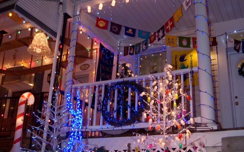 Holiday Lighting Safety: 10 Tips to Decorate Safely