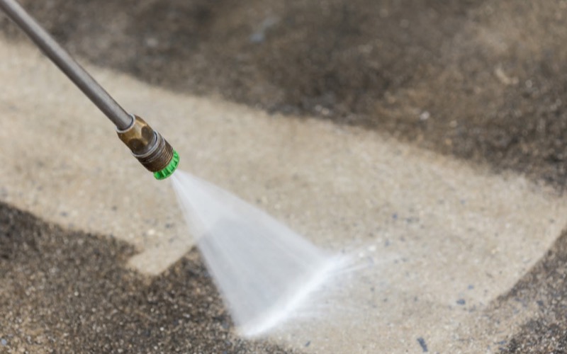 How to Pressure Wash a Driveway the Right Way